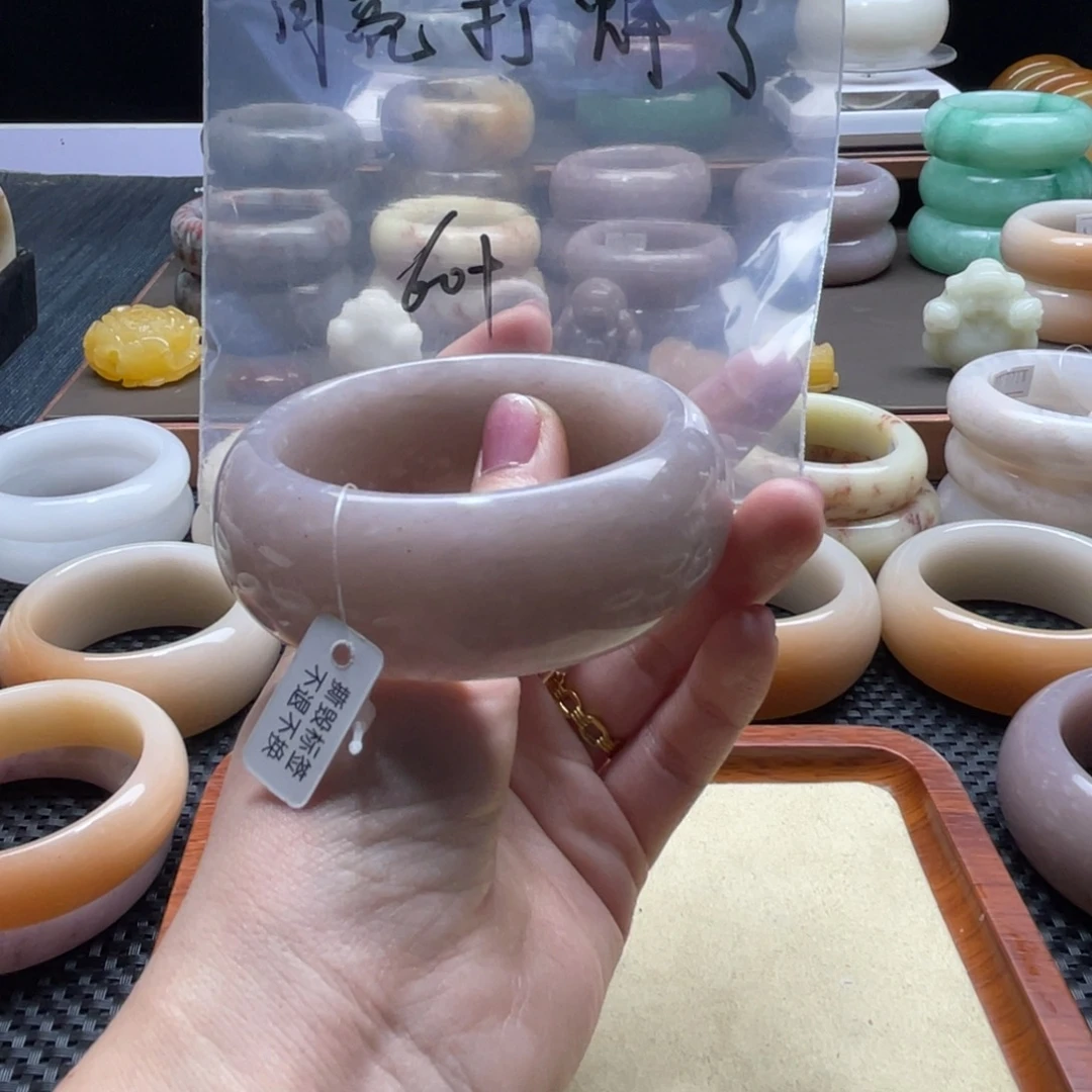 月***了石英岩玉未镶嵌手镯