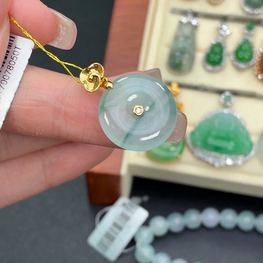 翡翠18K金镶嵌颈饰