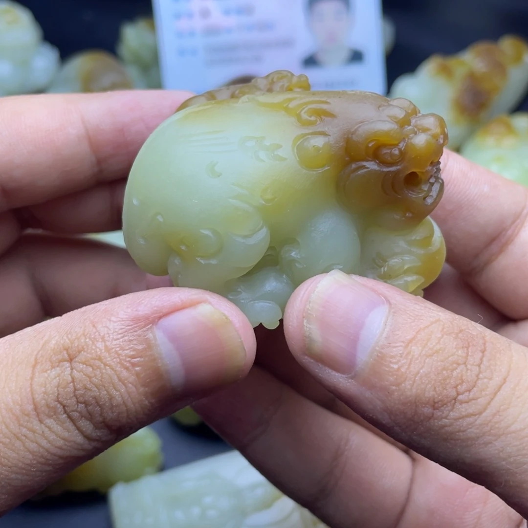 H***、和田玉（糖玉）未镶嵌颈饰