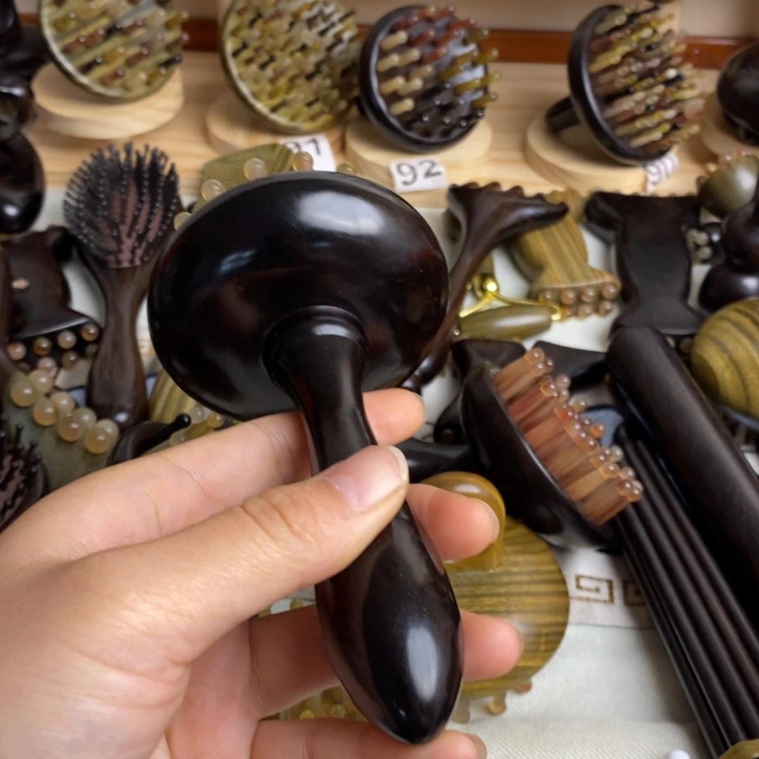 瑕疵紫光檀按摩梳子