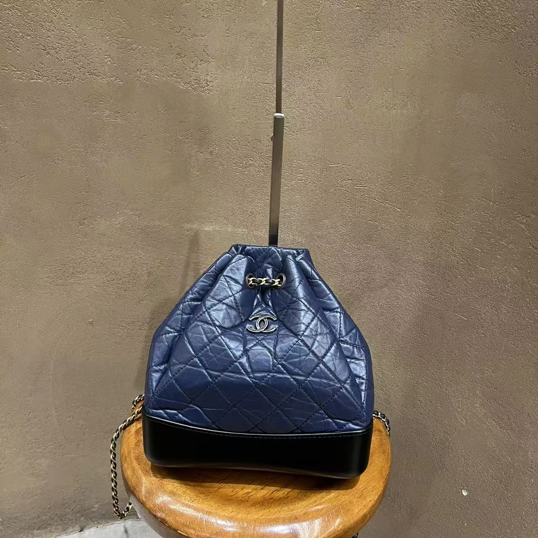 95新 Chanel/香奈儿 舍得 Chanel 蓝黑拼色流浪双肩包