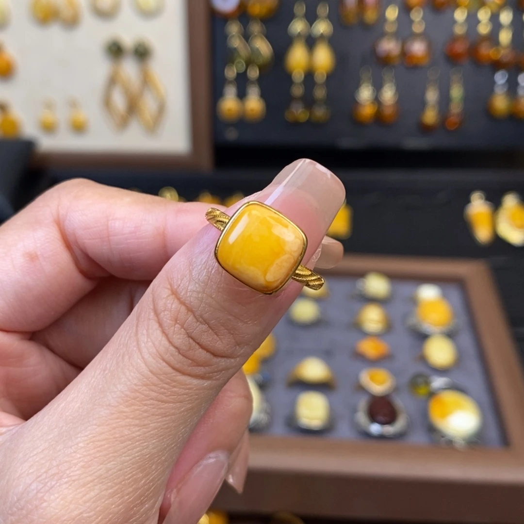 裸石琥珀未镶嵌成品