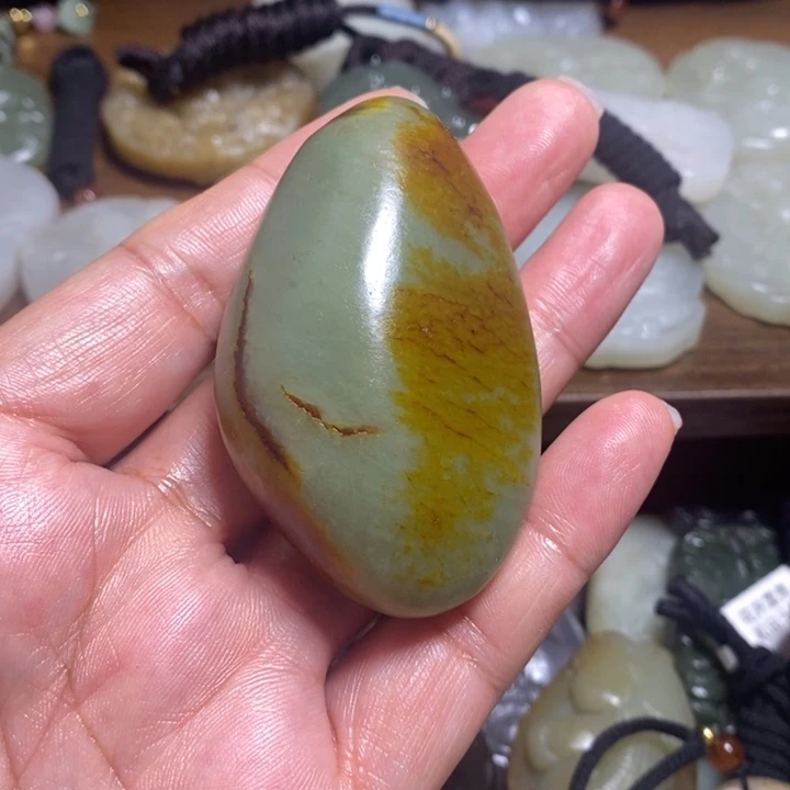 和田玉未镶嵌车挂