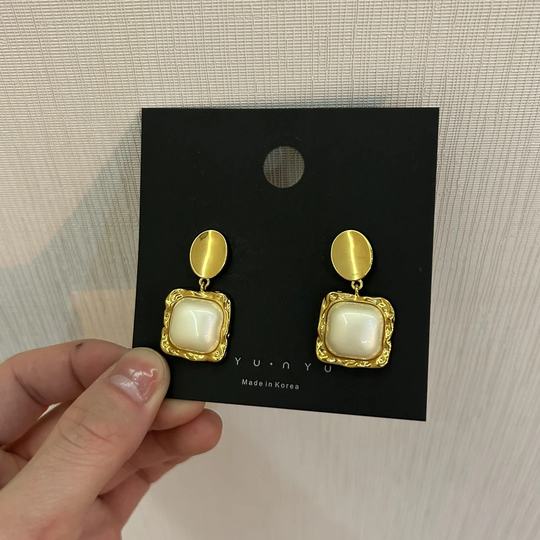 925银耳饰 CHANGE x 奶白雕花耳饰 温柔复古 特 E806