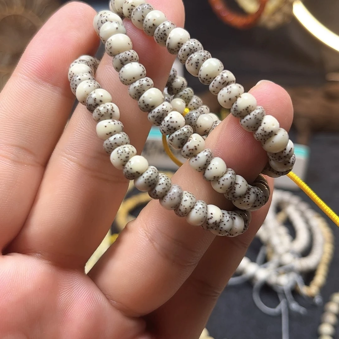 虞***二木质非金属卡7石玉料 半壁留白星点 蒜瓣大肠