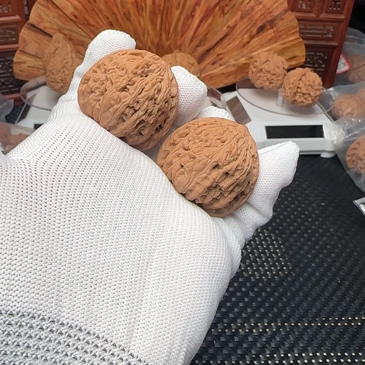 文玩核桃吊坠全品红宝石37福利