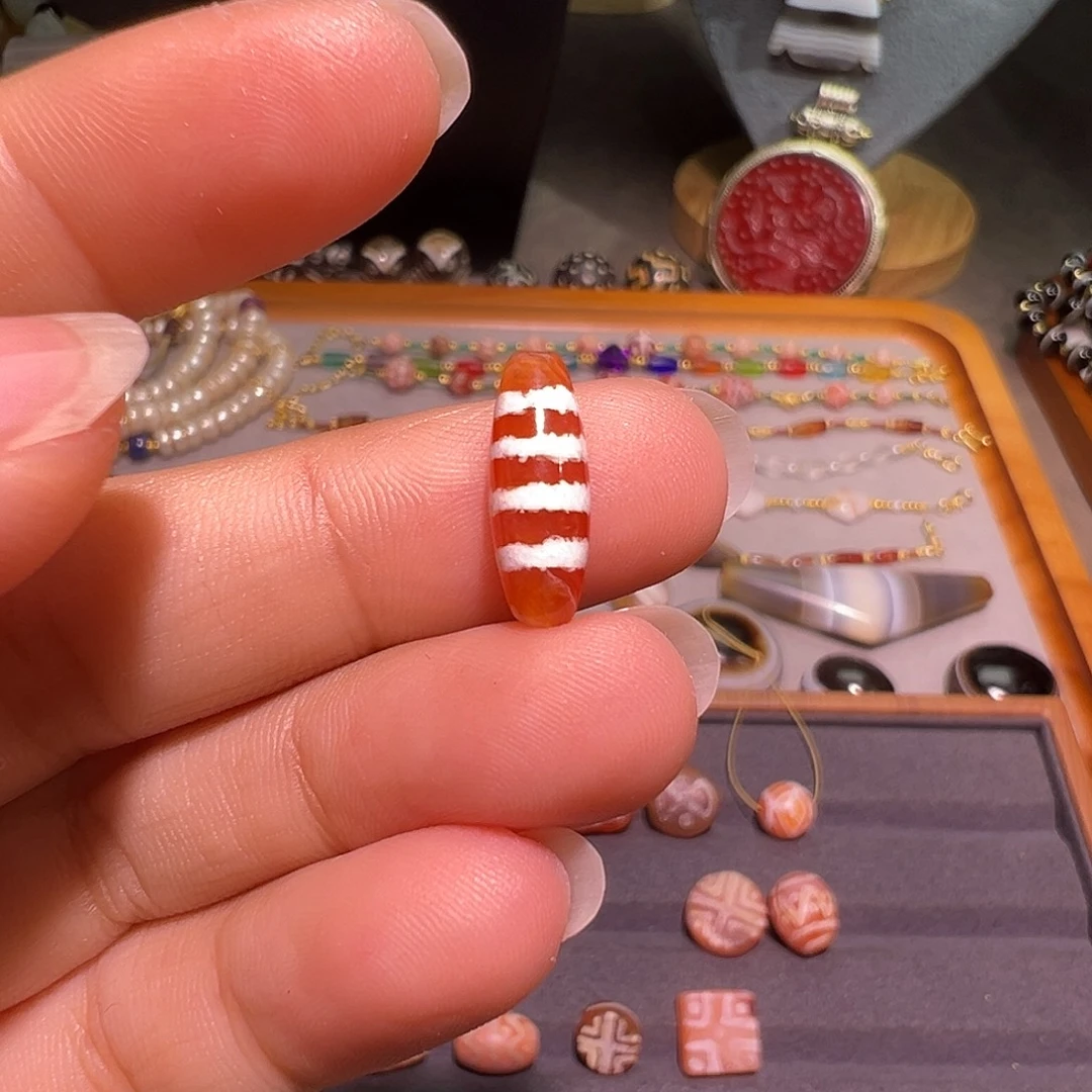 阿***.树脂制品西亚佩珠