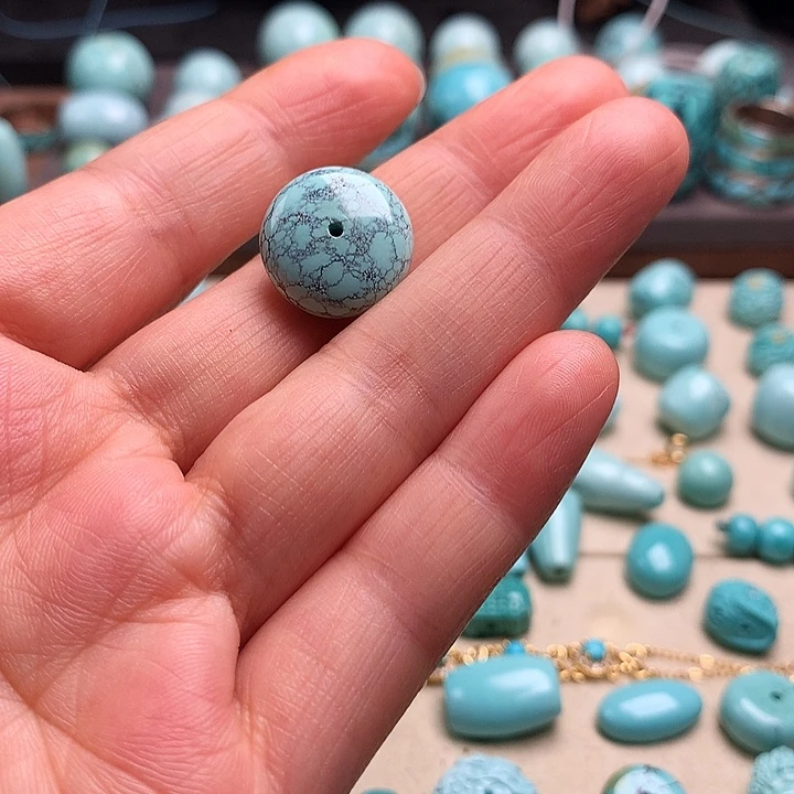 绿松石未镶嵌颈饰