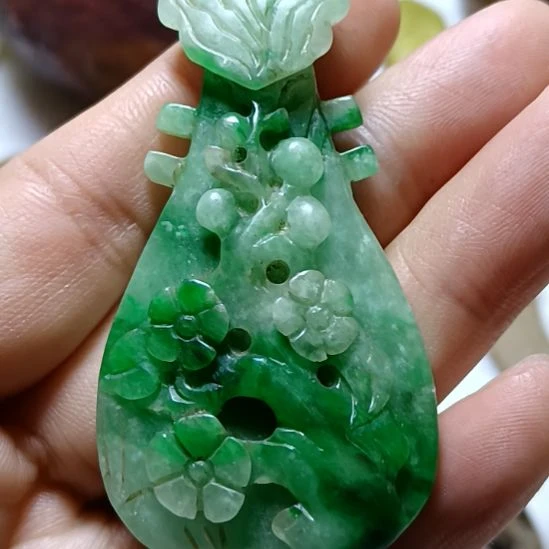 谢***哥玛瑙/玉髓合金耳钉