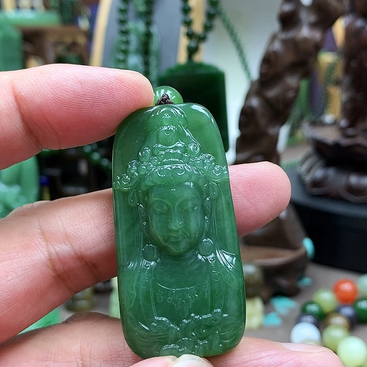 颈饰未镶嵌和田玉（碧玉）