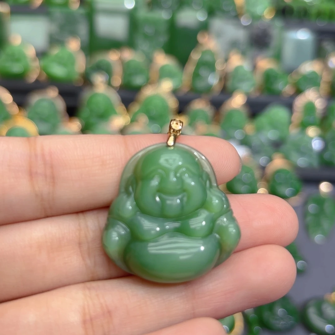 颈饰18K金镶嵌和田玉（碧玉）
