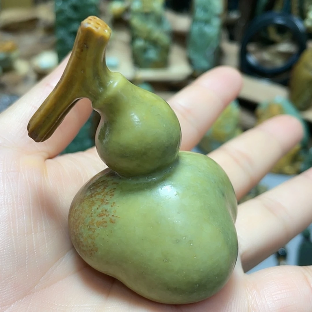 【闪购商品】未镶嵌岫岩河磨玉（透闪石质玉）挂件醉**空