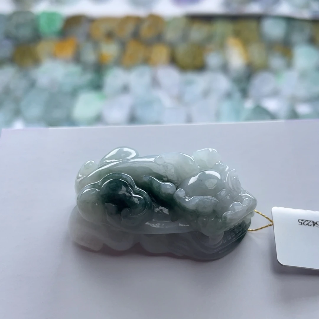 翡翠未镶嵌颈饰貔貅