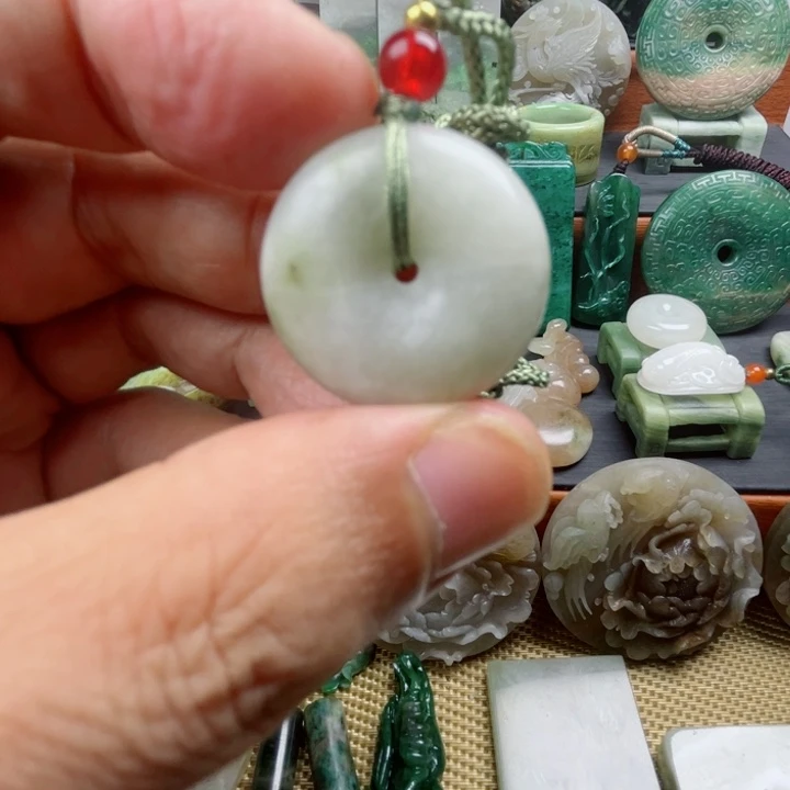 百***r独山玉未镶嵌珠宝半成品