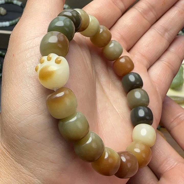 和田玉颈饰未镶嵌菩提