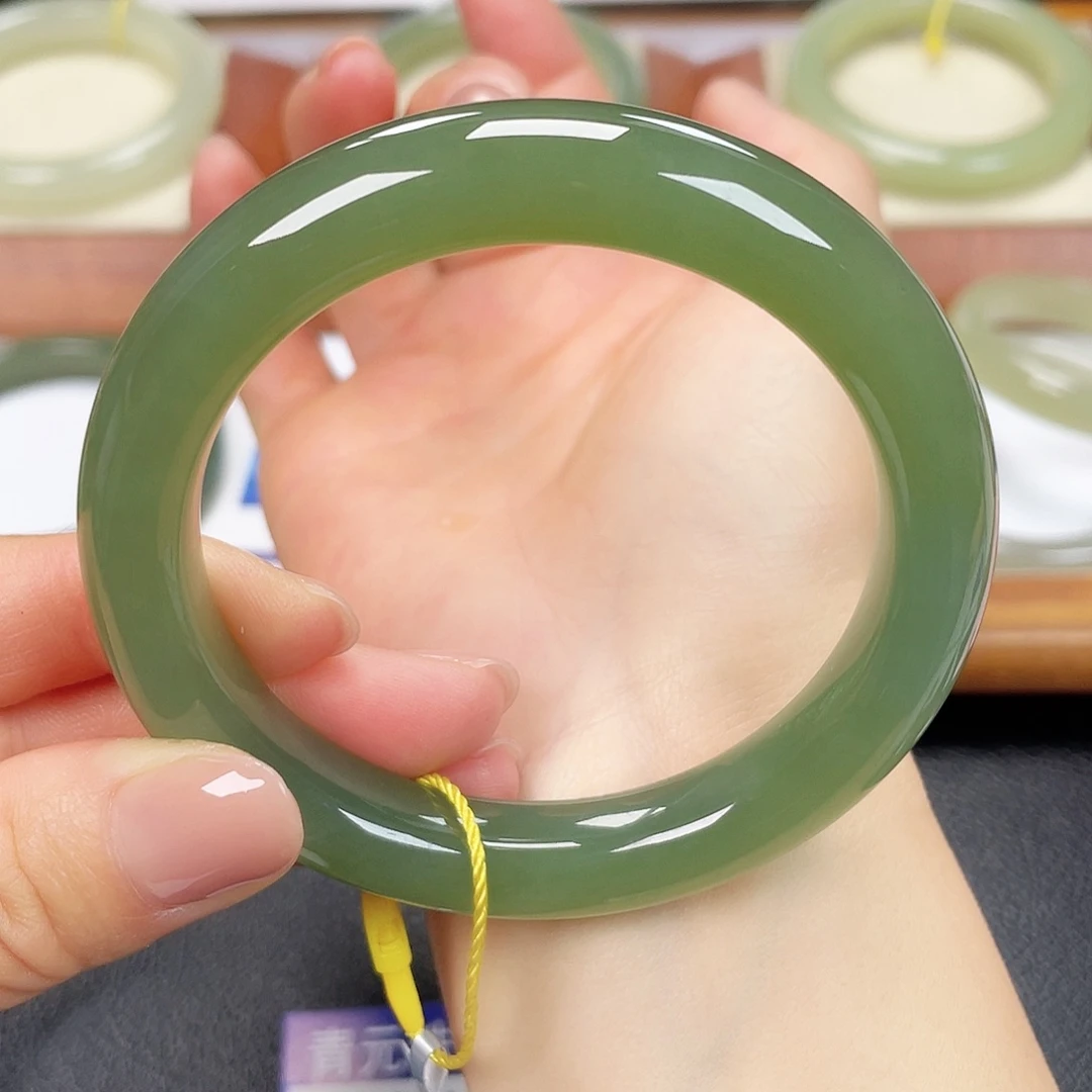 和田玉未镶嵌手镯