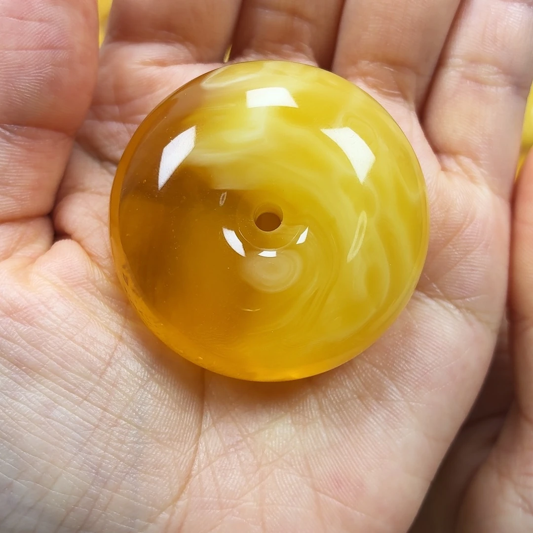 蜜蜡未镶嵌颈饰焦皮妖花平安扣