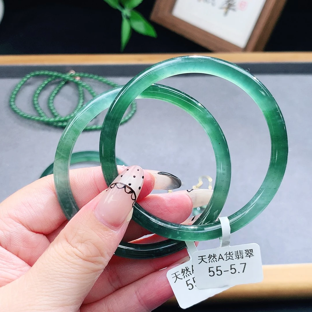 翡翠手镯（圆镯）未镶嵌