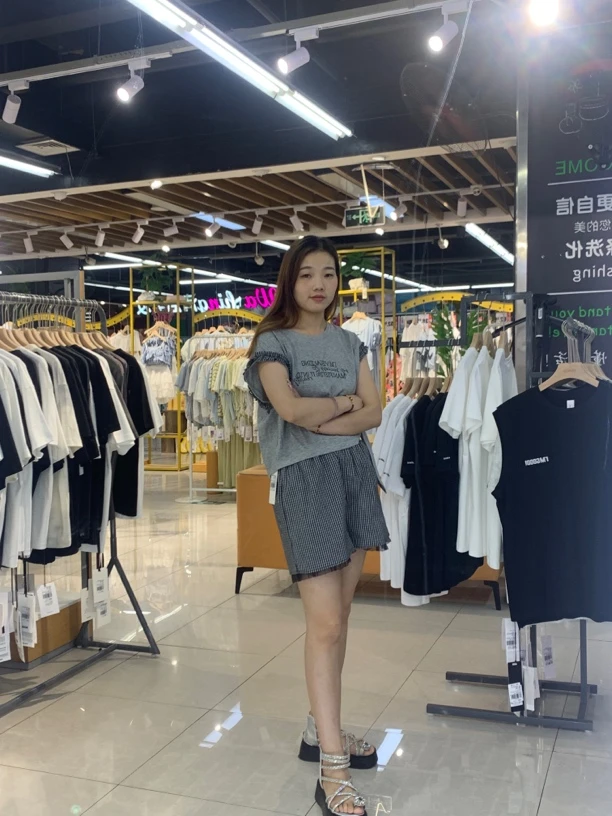复古高级感时尚穿搭圆领坎肩灰色背心高腰短裤夏季套装