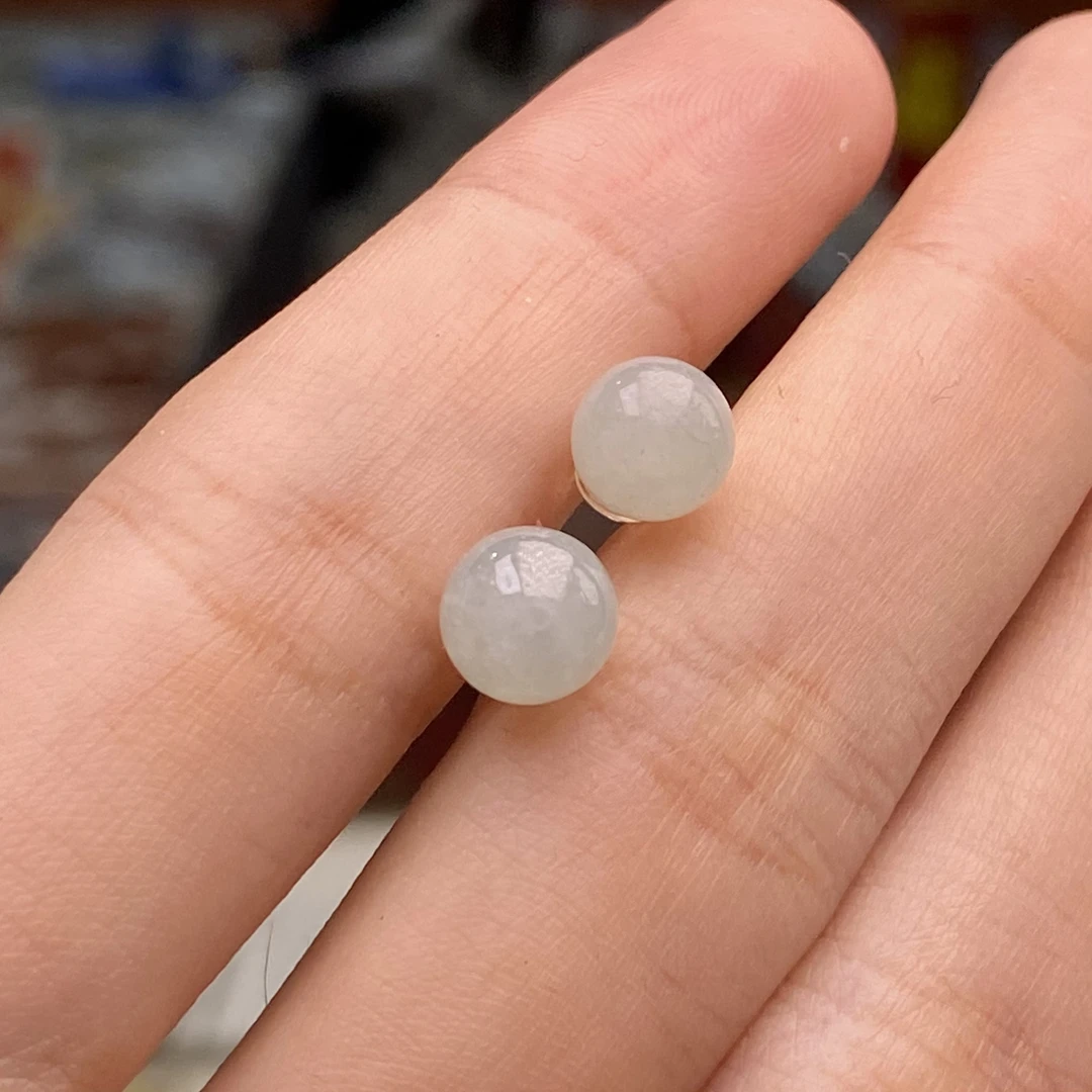 约7mm+翡翠圆珠18k金耳钉