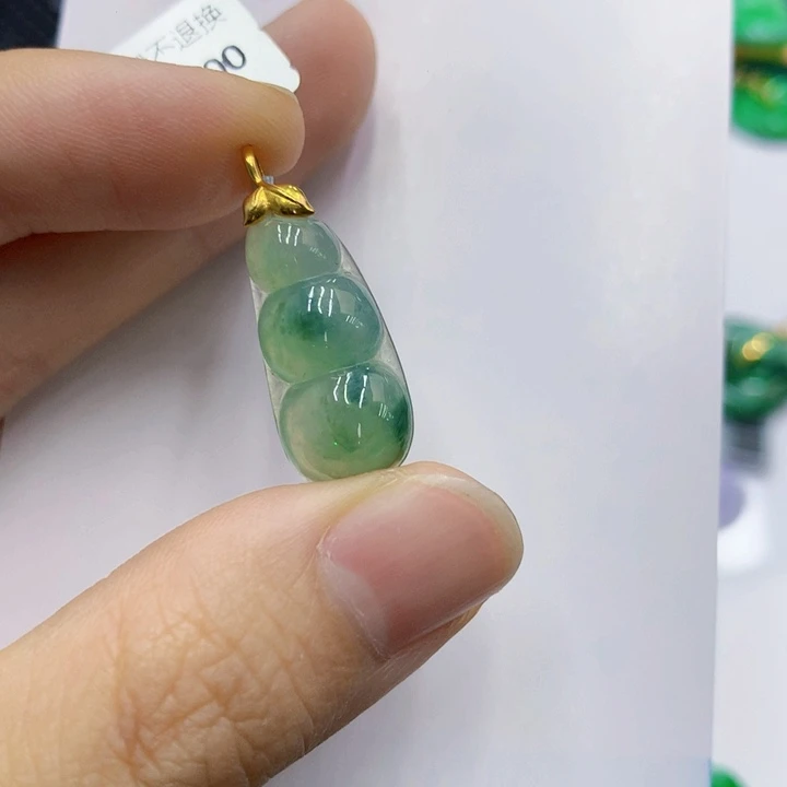 翡翠18K金镶嵌颈饰翡翠