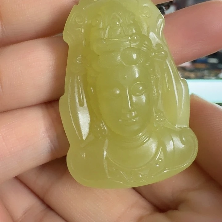 经***飞和田玉未镶嵌颈饰鸡油黄观音头