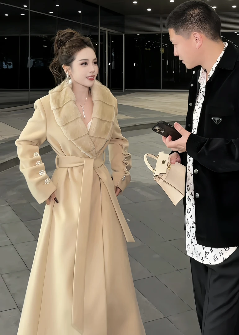 【冬装新款】DY60冬季显瘦宽松时尚气质毛领大钻扣羊毛呢大衣