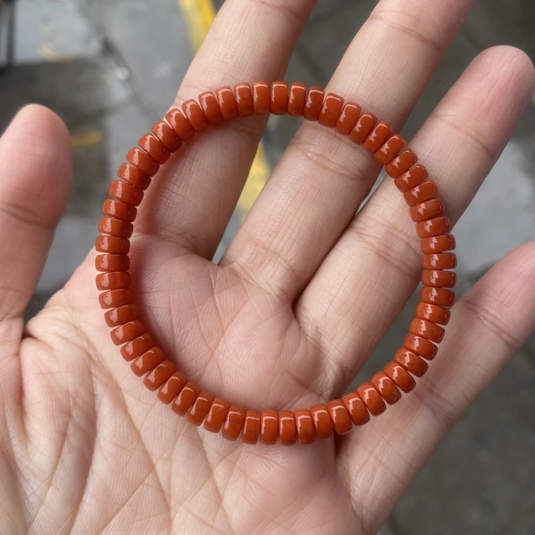 南红玛瑙卡6mm药片单圈。满色满肉，克重约12克