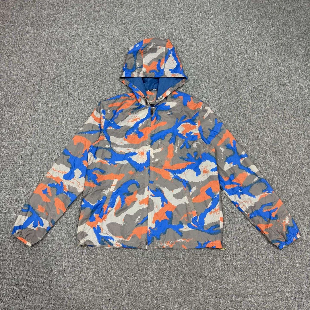 99新 Valentino/华伦天奴 15777691 经典迷彩配色冲锋衣外套 48码