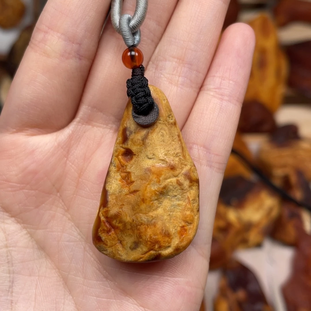 未镶嵌琥珀珠宝奇石