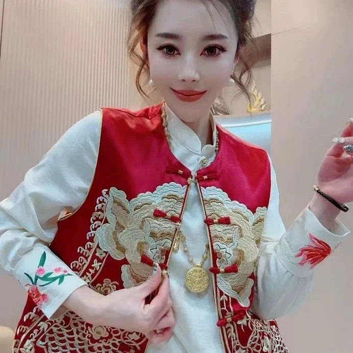 醋酸缎新中式红色马甲背心女重工国潮风刺绣盘扣独特别致网红同款