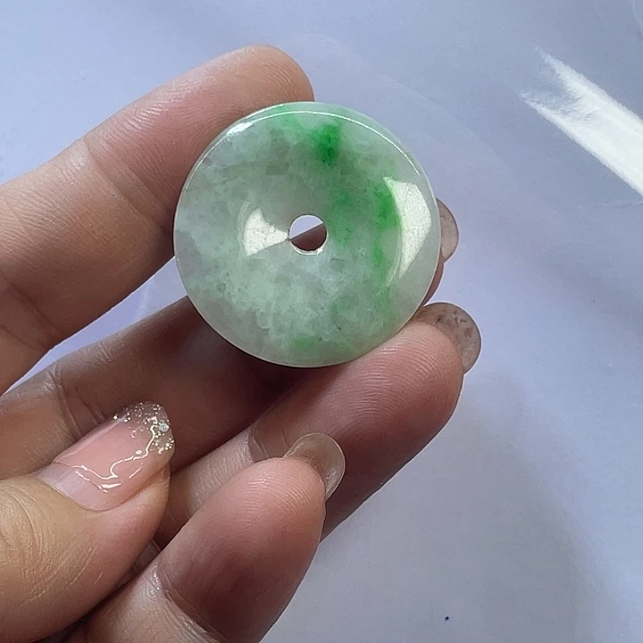 颈饰未镶嵌翡翠白底青平安扣