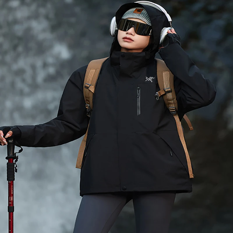 [清仓折扣】刺绣鸟家情侣三合一户外冲锋服男女款防风防水登山外套