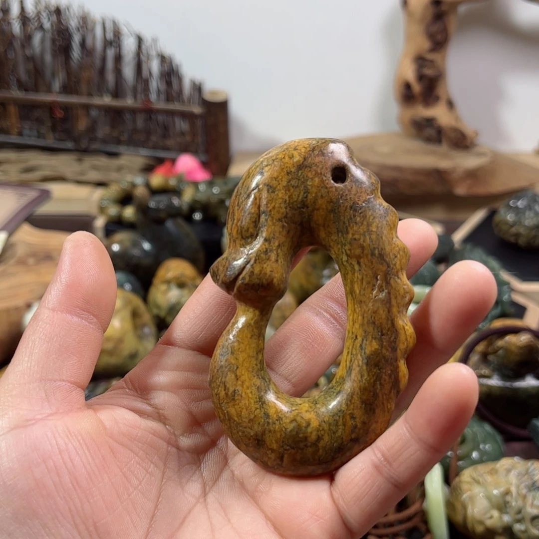 岫岩河磨玉（透闪石质玉）把件未镶嵌覃*天