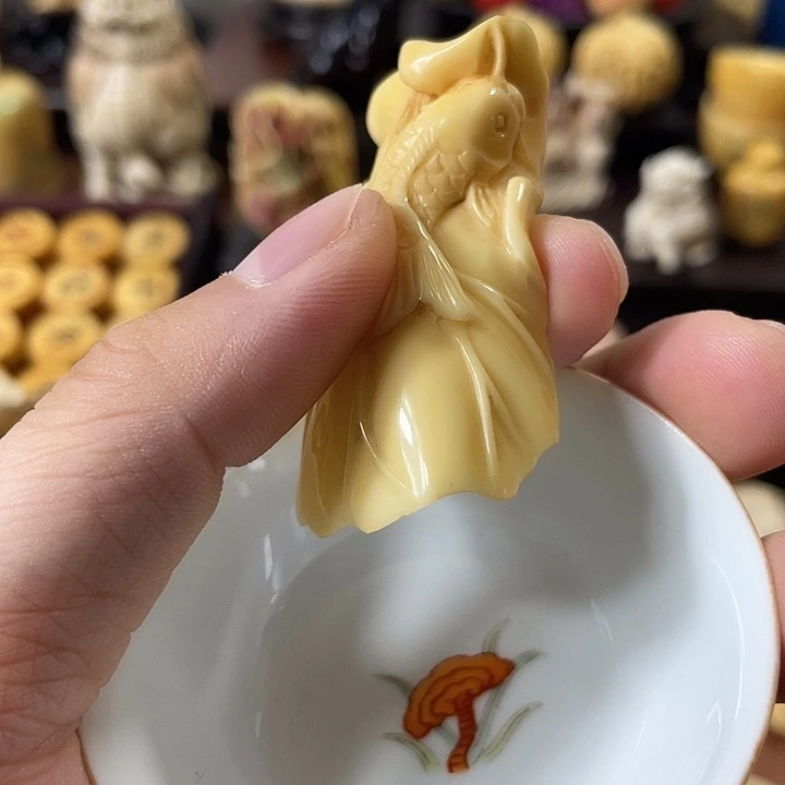 王***谷瓷片精致雕刻工艺精湛