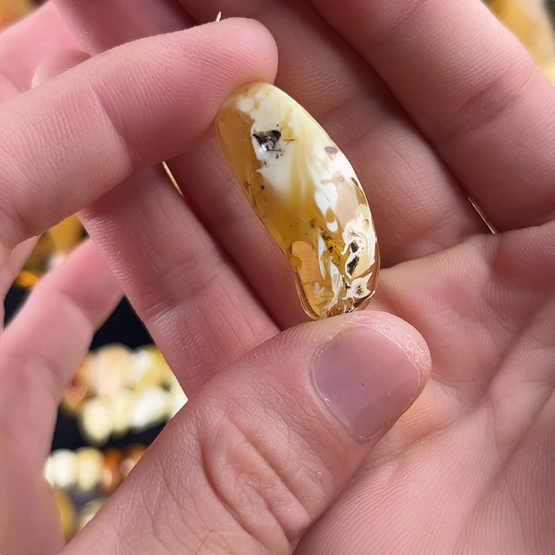 蜜蜡未镶嵌珠宝奇石