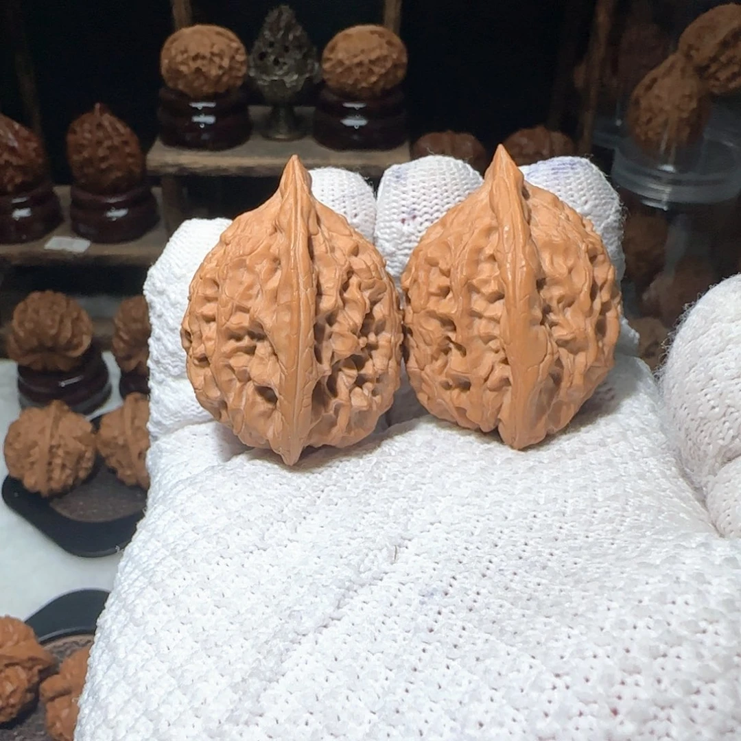 亮****文玩核桃吊坠鸡心