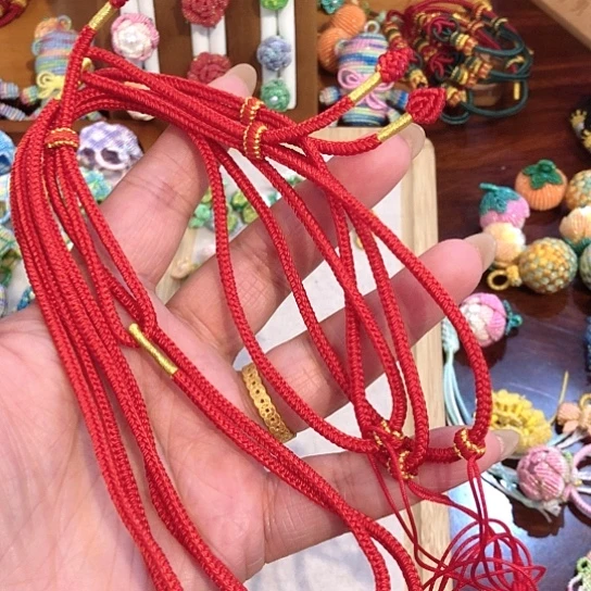 づ***ど织物黑2一红项链共3个