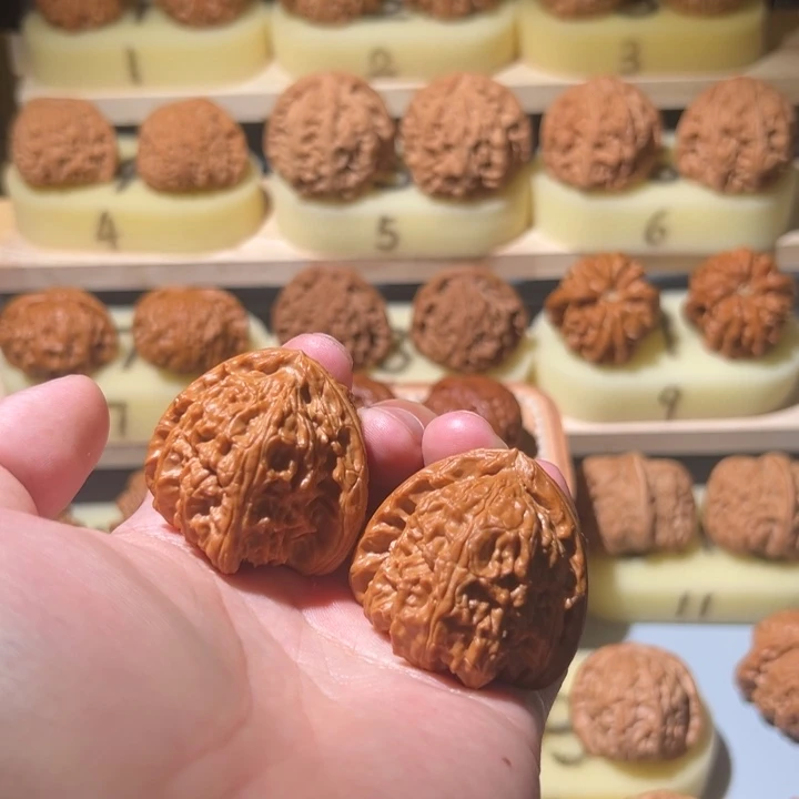 文玩核桃把件三角白41