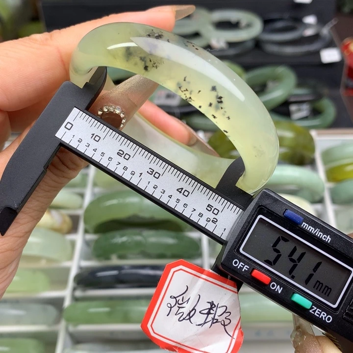 蛇纹石玉未镶嵌手镯663