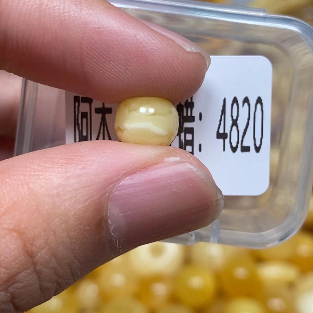 蜜蜡未镶嵌珠宝奇石4820
