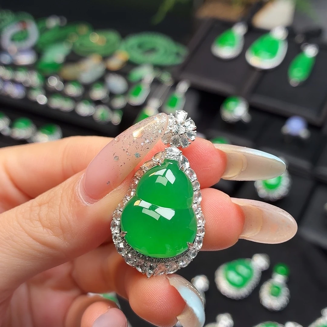 翡翠18K金镶嵌颈饰027绿葫芦吊坠