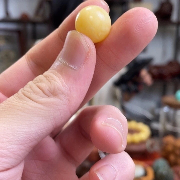 未镶嵌蜜蜡裸石足**将蜜蜡单株