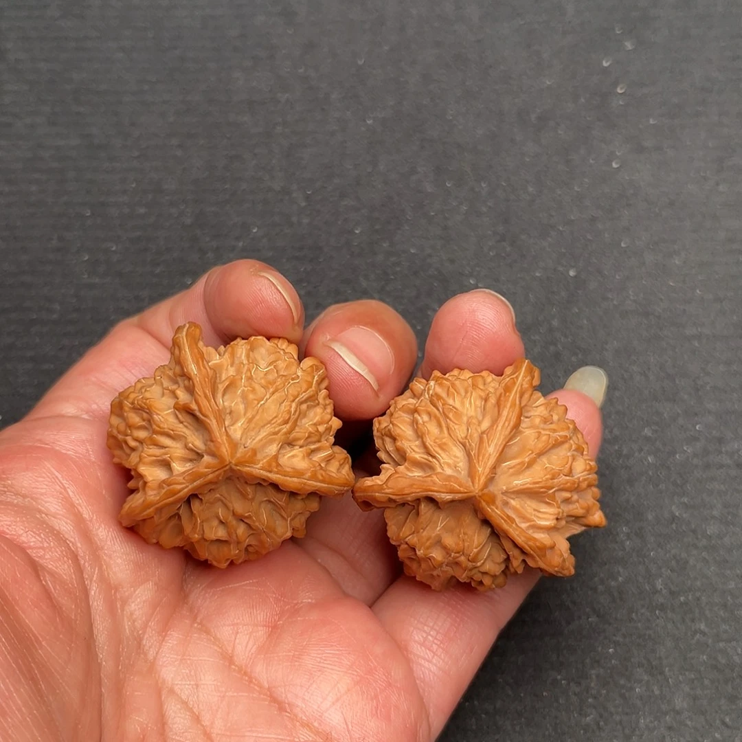 桃核把件36×36盘山三棱XM3338（尖微微微蹭）