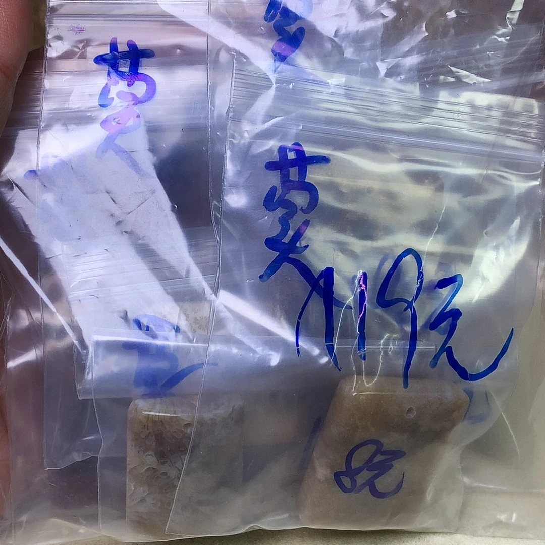 石英质玉颈饰未镶嵌莫*