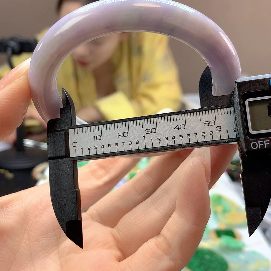 翡翠手镯未镶嵌翡翠