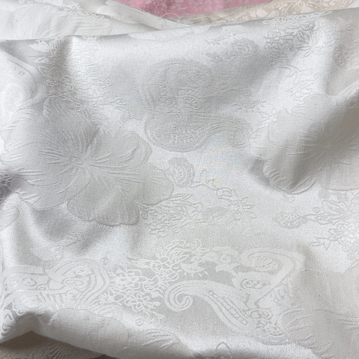 棉混纺白色提花1米。