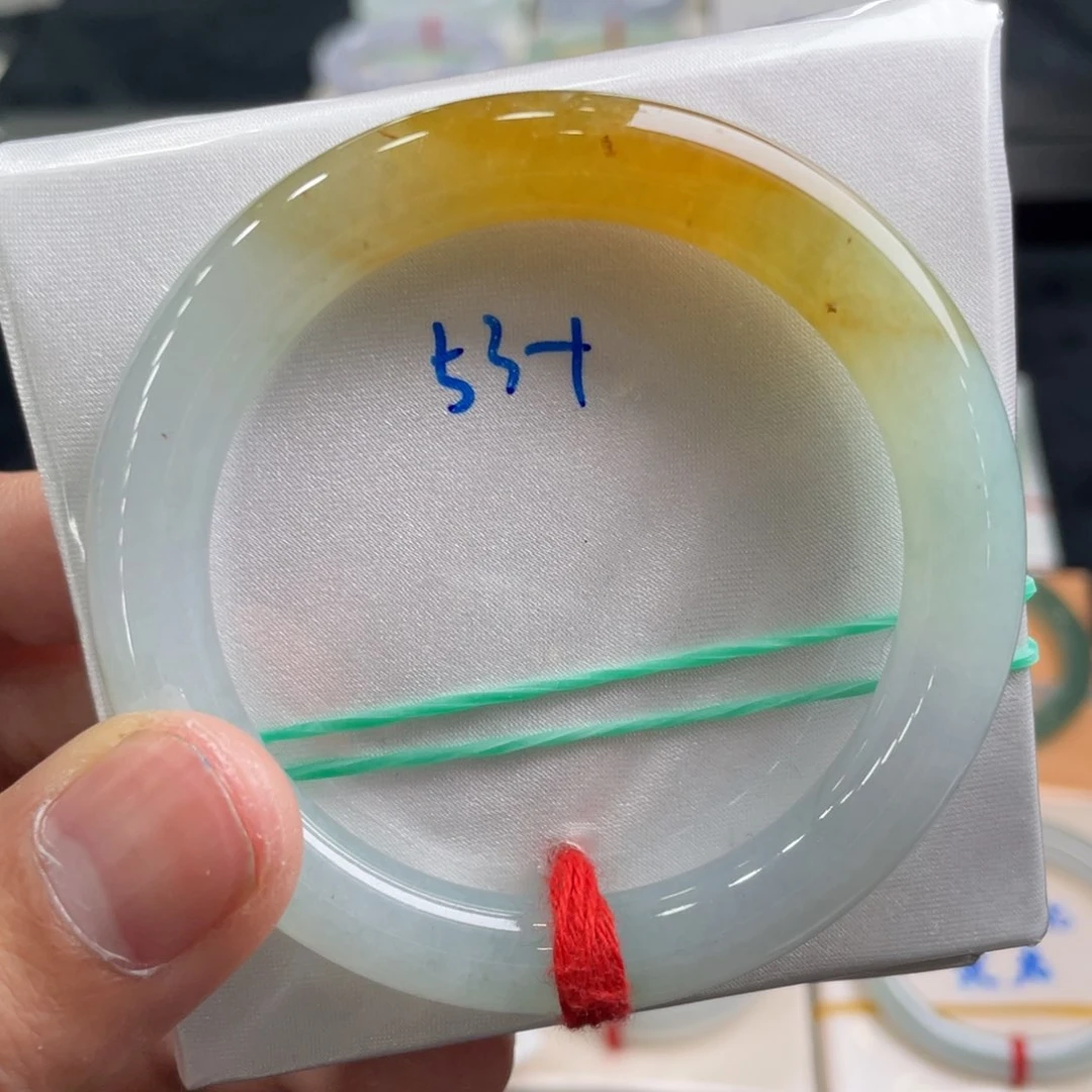 翡翠手镯未镶嵌翡翠手镯