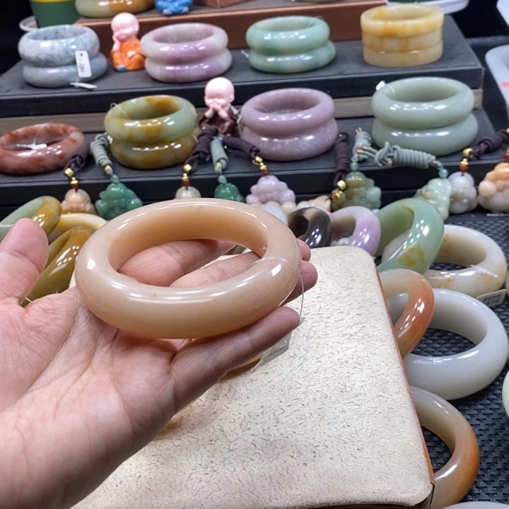 未镶嵌手镯石英岩玉