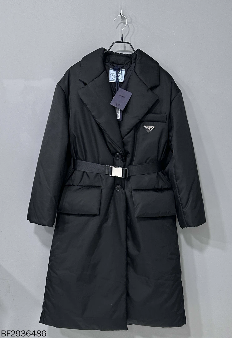 未使用 Prada/普拉达 长款黑色三角标羽绒服/40码/36486